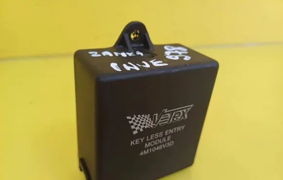 Audi A3 S3 8L Door central lock control unit/module 4M1046V3D