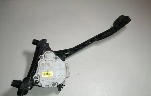 Volvo V70 Accelerator throttle pedal 9496821