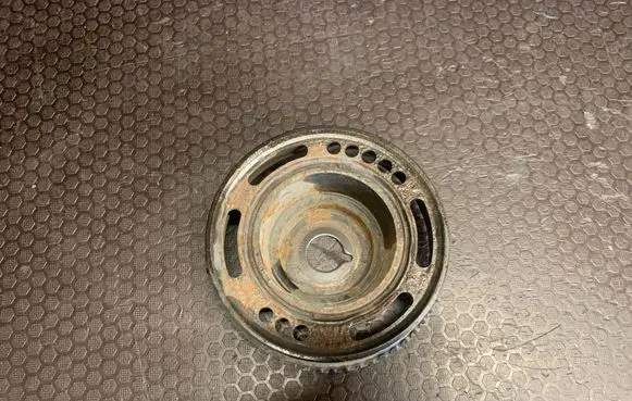 Opel Astra H Crankshaft pulley 90531581