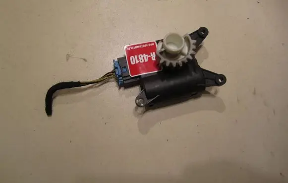 Volkswagen Golf V Air flap motor/actuator 3C0907511D 06062