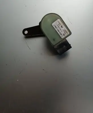 Headlight/headlamp level sensor