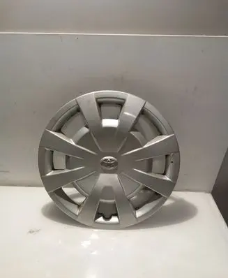 Toyota Avensis T250 R16 wheel hub/cap/trim 