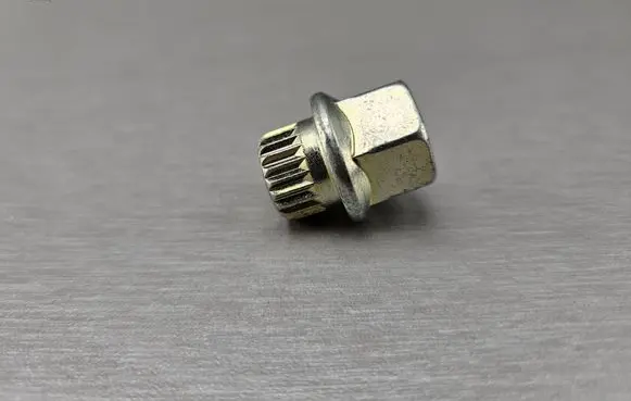 BMW 3 E90 E91 Anti-theft wheel nuts and lock 6762343 36136762343 0401214