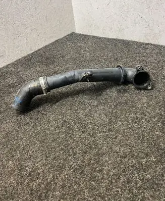 Volkswagen PASSAT B8 Intercooler hose/pipe 04L145828