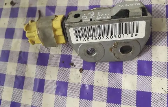 Nissan X-Trail T30 Airbag deployment crash/impact sensor FB8H302X051210