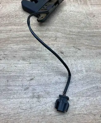 Volkswagen PASSAT B5 Tailgate/trunk/boot lock/catch/latch 827505