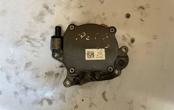 Skoda Octavia Mk2 (1Z) Vacuum pump 03L145207
