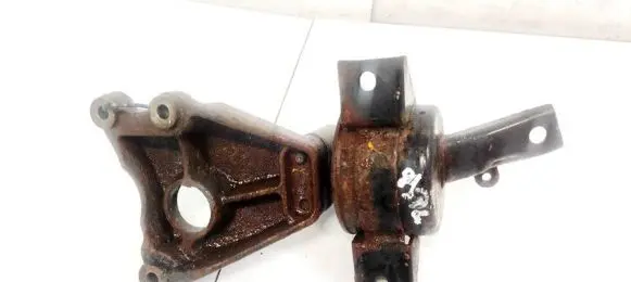 Chevrolet Aveo Engine mount bracket