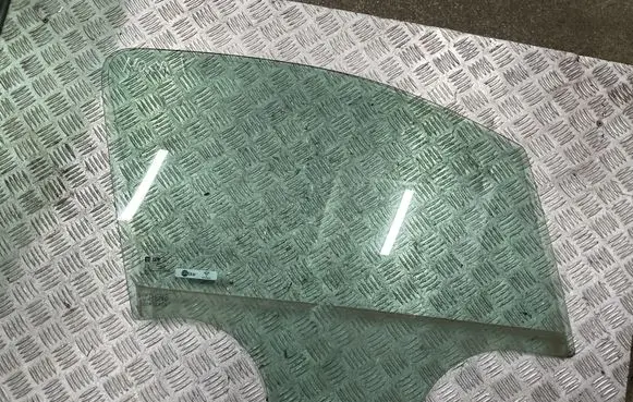 Opel Mokka X Front door window glass four-door