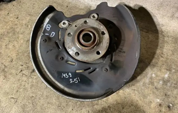 Rear wheel hub
