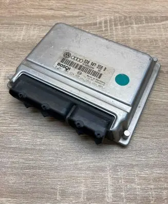 Volkswagen PASSAT B5 Engine control unit/module ECU 8D0907558B 0261204774