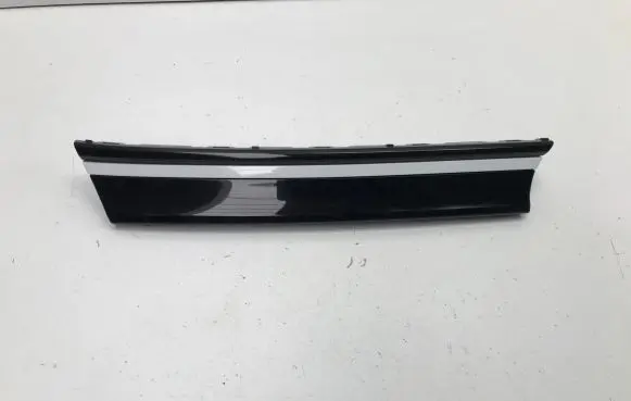 Front bumper splitter molding