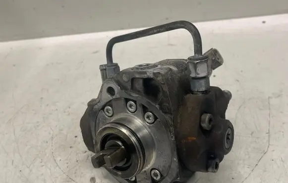 Toyota Avensis T250 Fuel injection high pressure pump 221000R020
