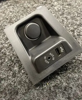 BMW X5 F15 USB socket connector 9390526
