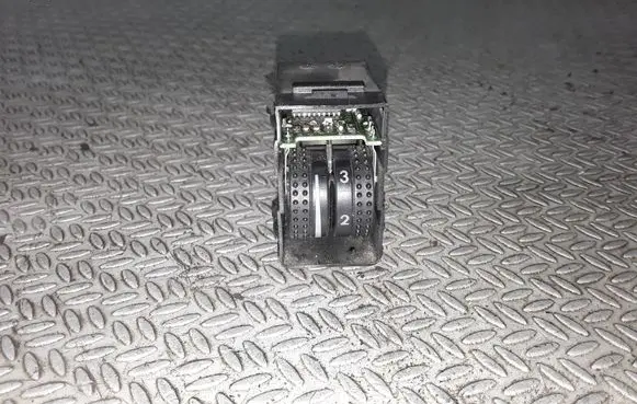 Skoda Fabia Mk1 (6Y) Headlight level height control switch
