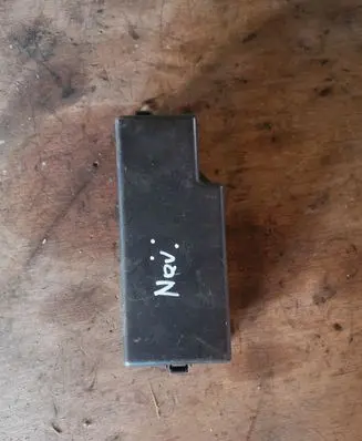 Nissan Navara D40 Fuse box cover 63564373