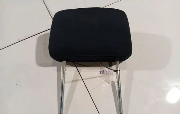 Toyota Yaris Front seat headrest