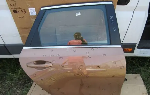 KIA Ceed Rear door