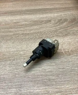 Volkswagen Touran I Brake pedal sensor switch 24761