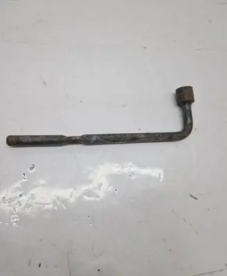 Honda CR-V Wheel nut wrench 