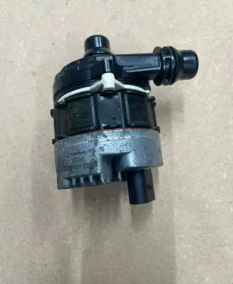 Mercedes-Benz S W223 Water pump A0005006500