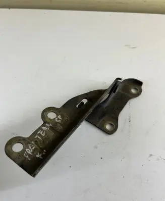 Engine bonnet/hood hinges