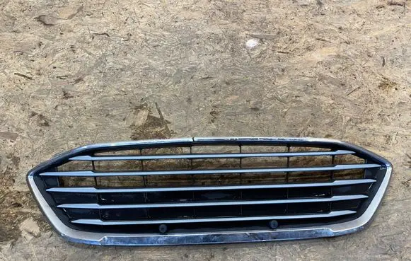 Ford Focus Front bumper upper radiator grill JX7B-8C436-A S2504P033