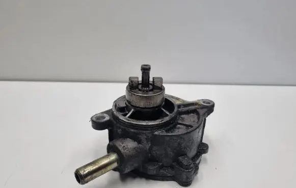 Mercedes-Benz C W203 Vacuum pump A6462300165 6462300165