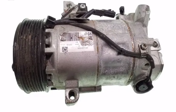 Renault Clio IV Air conditioning (A/C) compressor (pump) 926000734R
