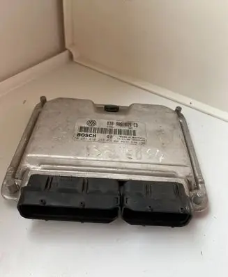 Volkswagen PASSAT B5 Engine control unit/module 038906019CD 28SA4308 010218