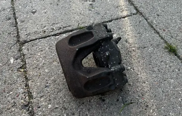 Front brake caliper