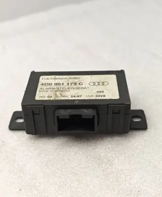 Audi A8 S8 D2 4D Alarm control unit/module 4D0951173C