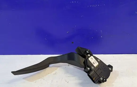 Chevrolet Tahoe Accelerator throttle pedal 6PV93390201