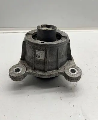 Mercedes-Benz Vito Viano W447 Engine mount bracket A4472411113 EB0098 ZGS004
