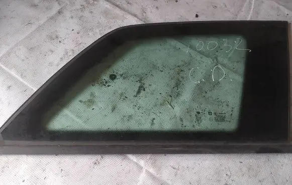 Opel Astra H Rear side window as2