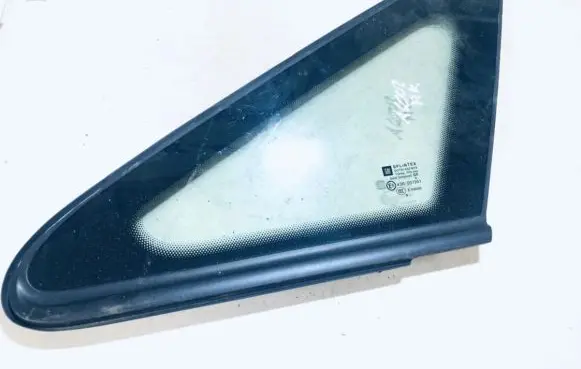 Opel Zafira B Front triangle window/glass 13123920