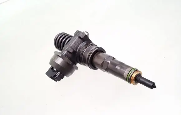 Skoda Octavia Mk2 (1Z) Fuel injector 0414720215 038130073AG