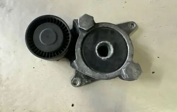 Lexus IS 220D-250-350 Generator/alternator belt tensioner 166200R010