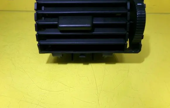 Skoda Octavia Mk1 (1U) Dashboard side air vent grill/cover trim 1U1819702A