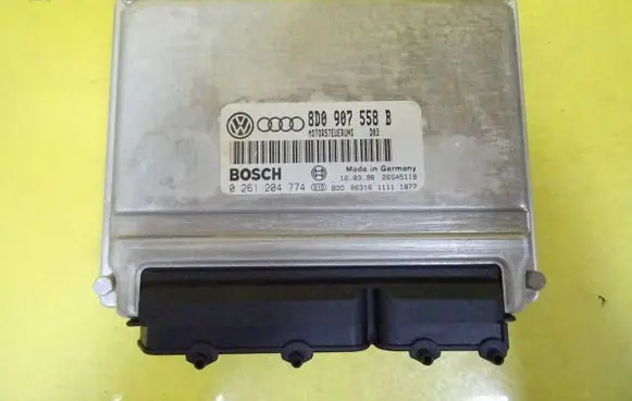 Audi A4 S4 B5 8D Engine control unit/module 8D0907558B 0261204774