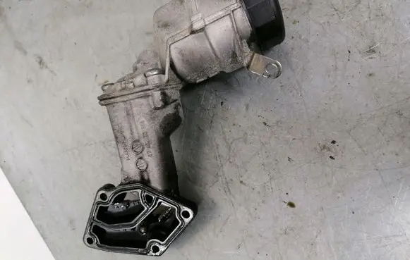 Mercedes-Benz CLS C219 Oil filter mounting bracket 674073366