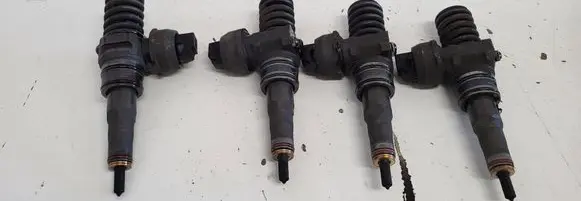 Volkswagen PASSAT B6 Fuel injectors set 038130073A