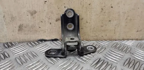 Hyundai ix35 Front door lower hinge 