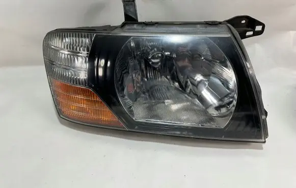 Mitsubishi Pajero Headlight/headlamp