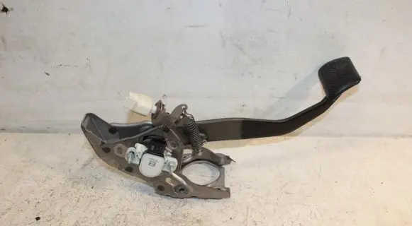 Toyota Auris E180 Brake pedal