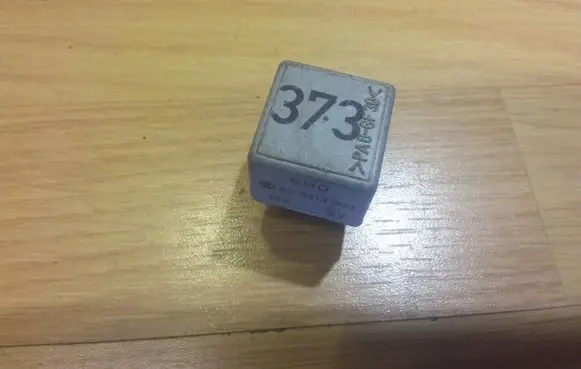 Audi A8 S8 D2 4D Other relay 8D0951253A 373