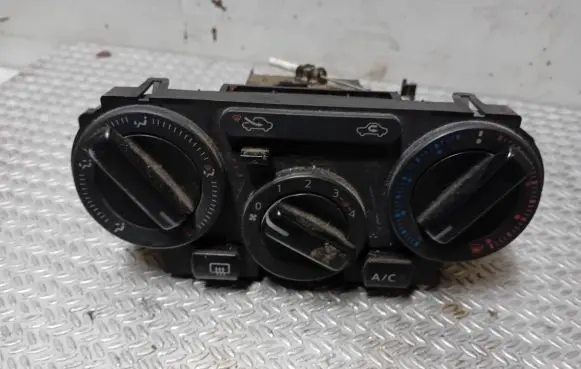 Nissan Juke I F15 Climate control unit 2751000821 F4326739