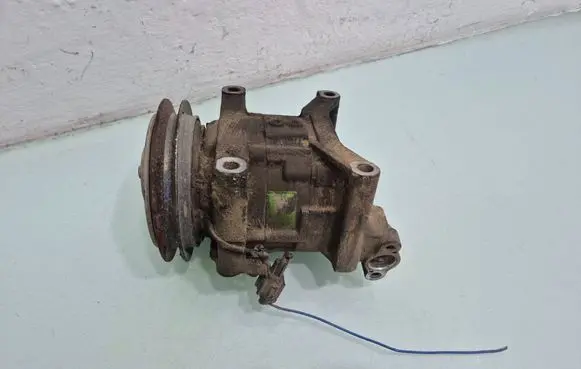 Nissan X-Trail T30 Air conditioning (A/C) compressor (pump) 926005M301