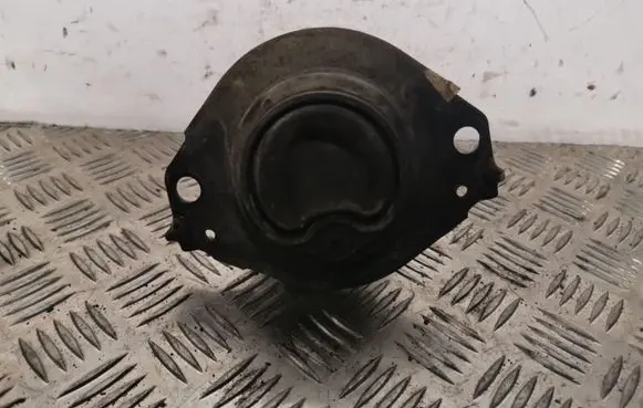Jeep Grand Cherokee Engine mount bracket