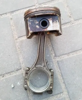 Ford Mustang V Piston with connecting rod S6265N
